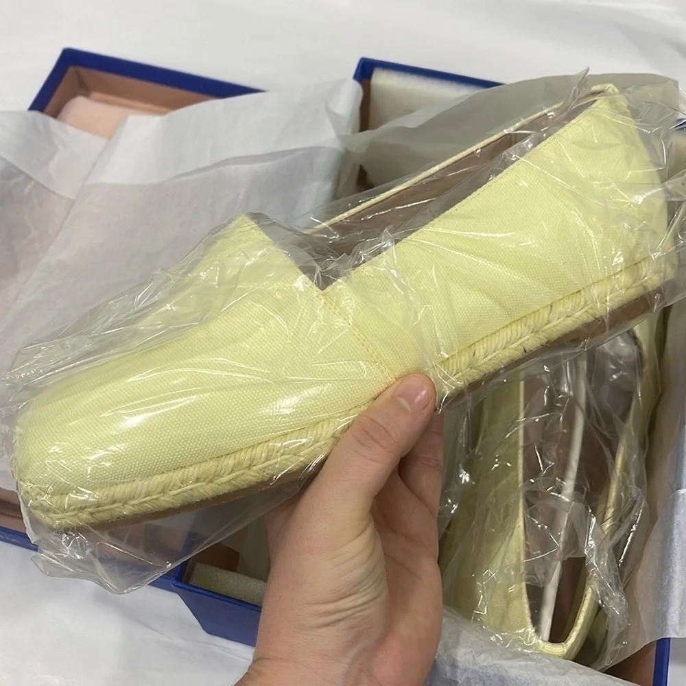 Stuart Weitzman Dree Canvas Espadrille in Pastel Yellow Size 10C - Wide